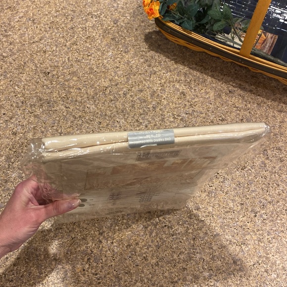 Croscill Home Fabric Tablecloth 52”x52” Square Cotton Polyester Blend Dining - Picture 12 of 14